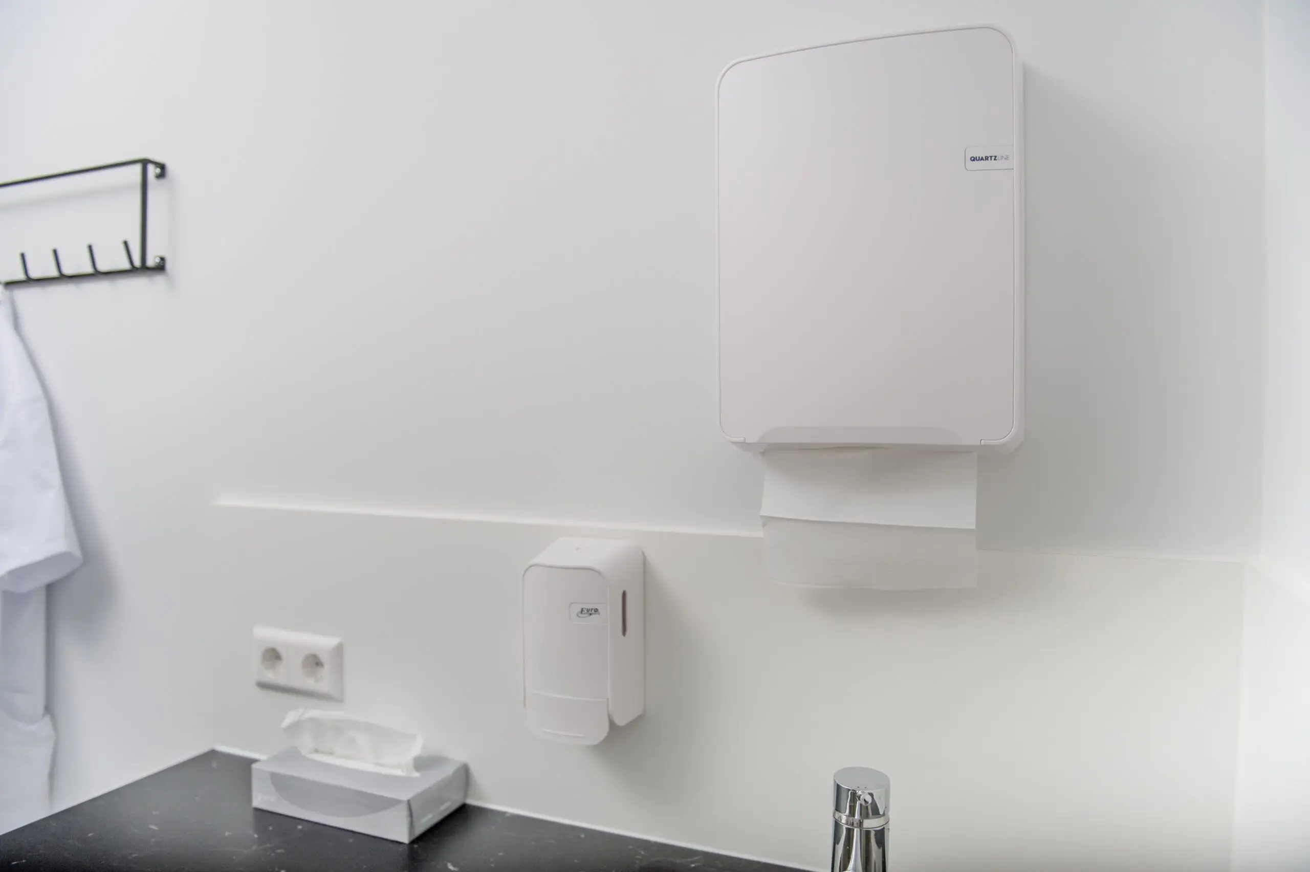 QuartzLine handdoekdispenser | Multifold, C-fold - White Quartz - Afbeelding 2